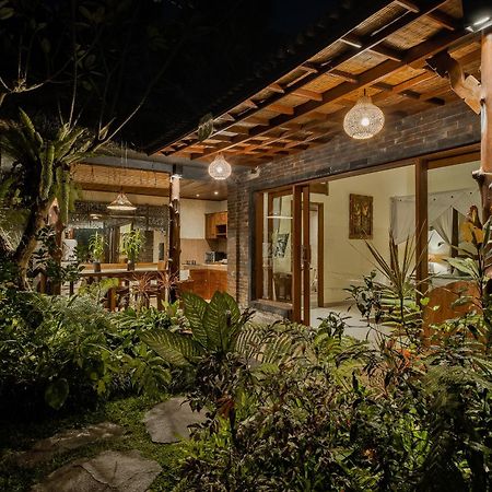Teja Lokha Ubud Villa エクステリア 写真