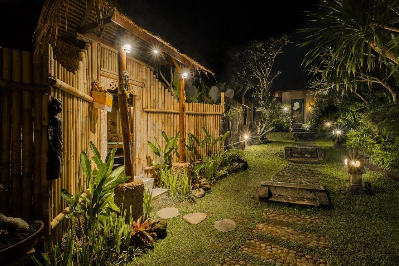 Teja Lokha Ubud Villa エクステリア 写真