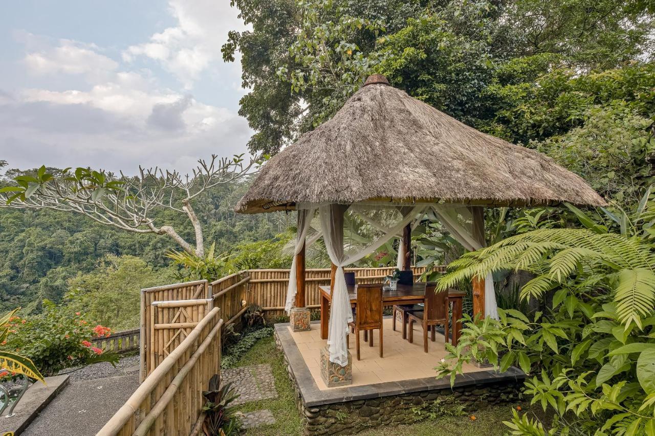 Teja Lokha Ubud Villa エクステリア 写真