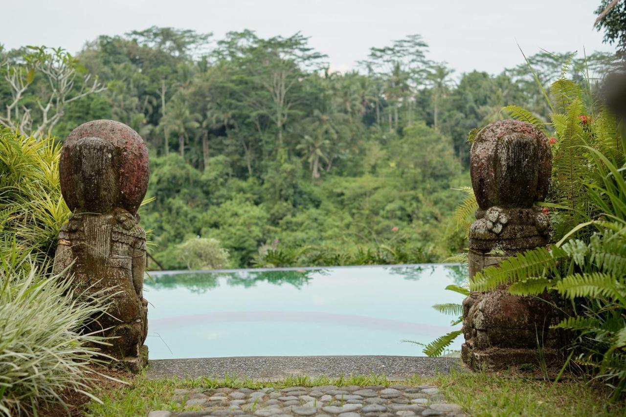 Teja Lokha Ubud Villa エクステリア 写真