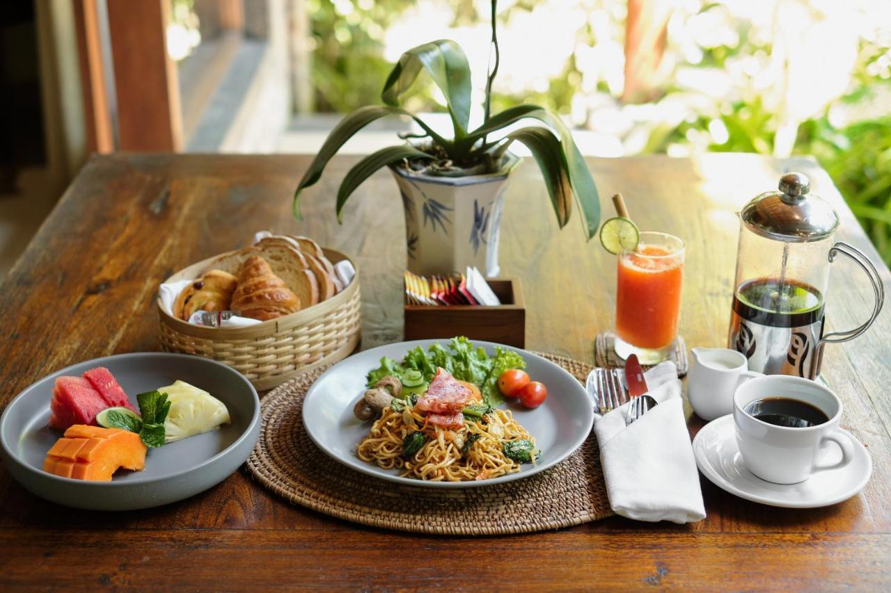 Teja Lokha Ubud Villa エクステリア 写真