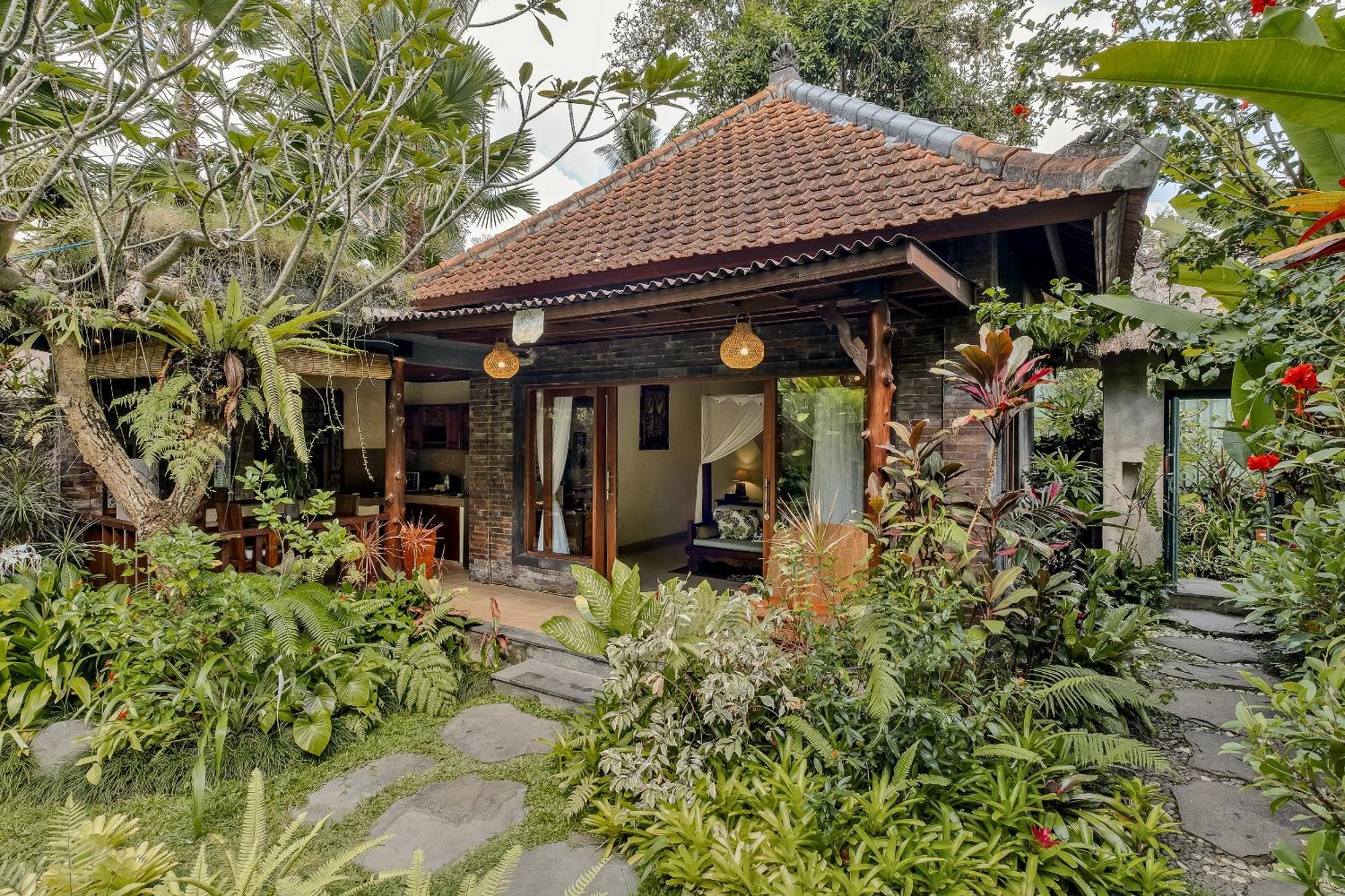 Teja Lokha Ubud Villa エクステリア 写真